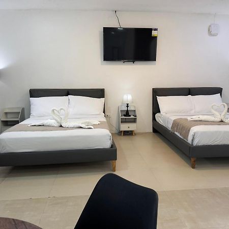 Bavarian Guest House Angeles Bagian luar foto